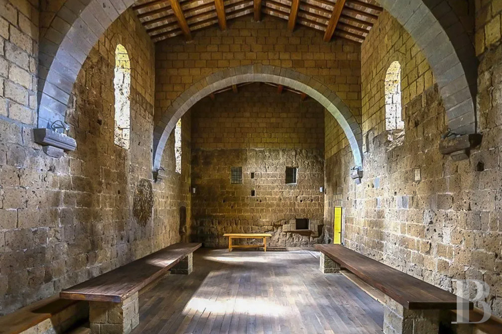 En Italie, au sud de Tuscania dans la province de Viterbe, une ancienne abbaye cistercienne réhabilitée au tournant du siècle - photo  n°25